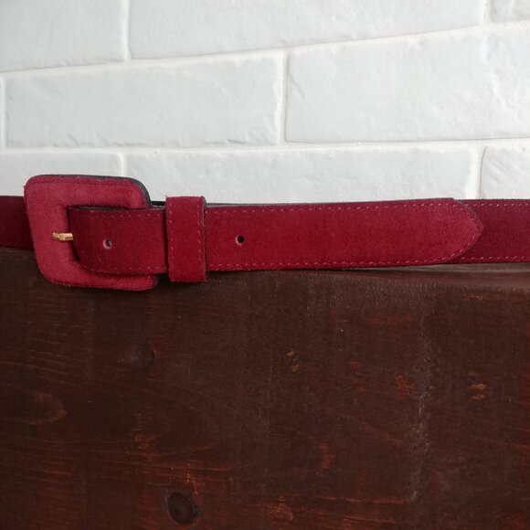 Vintage Country Casuals made in Italy real red suede leather belt gold detail L - Picture 3 of 11